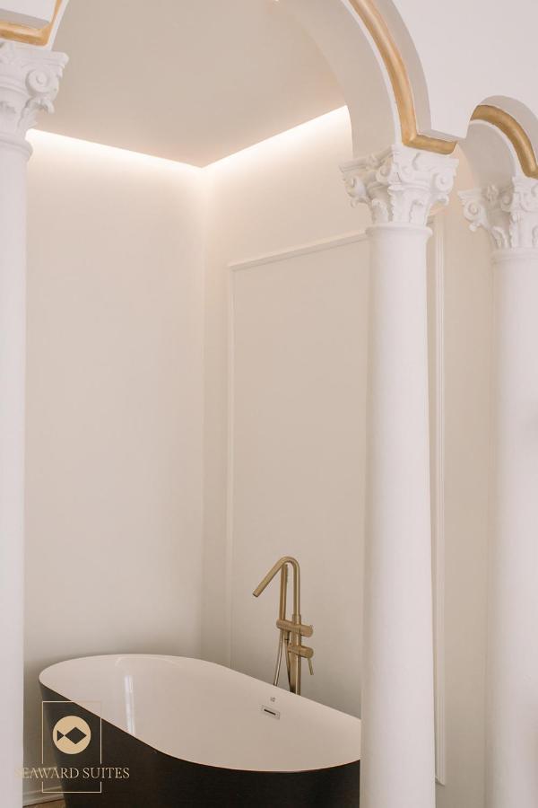 Castelar Palace & Spa By Seaward Suites 빌라조요사 객실 사진